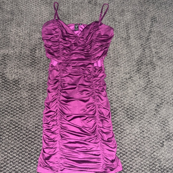 Windsor Fuschia purple ruched cutout mini dress - Picture 6 of 9